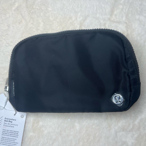 lululemon athletica Handbags - Lululemon Athletica Everywhere Belt Bag with Tags Black 🖤